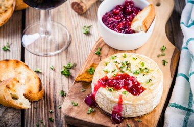 Baked camembert with cranberry sauce and thyme