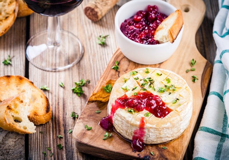 Baked camembert with cranberry sauce and thyme